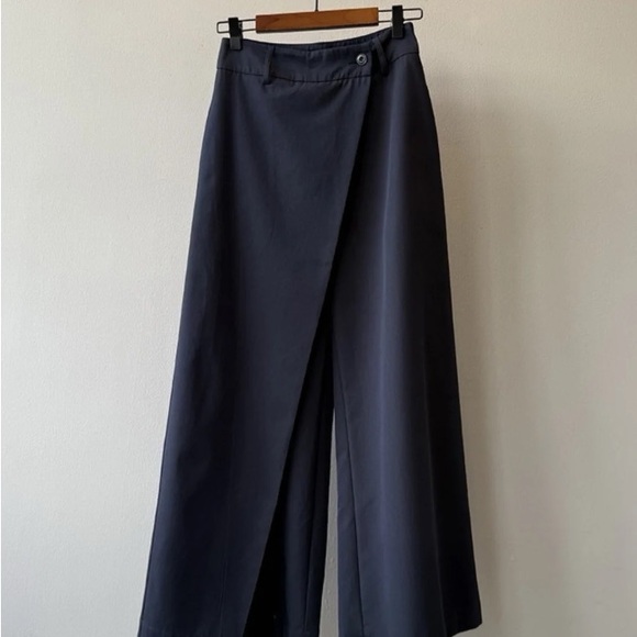 The Unbranded Brand Pants - Elegant Black Wide-Leg Pants